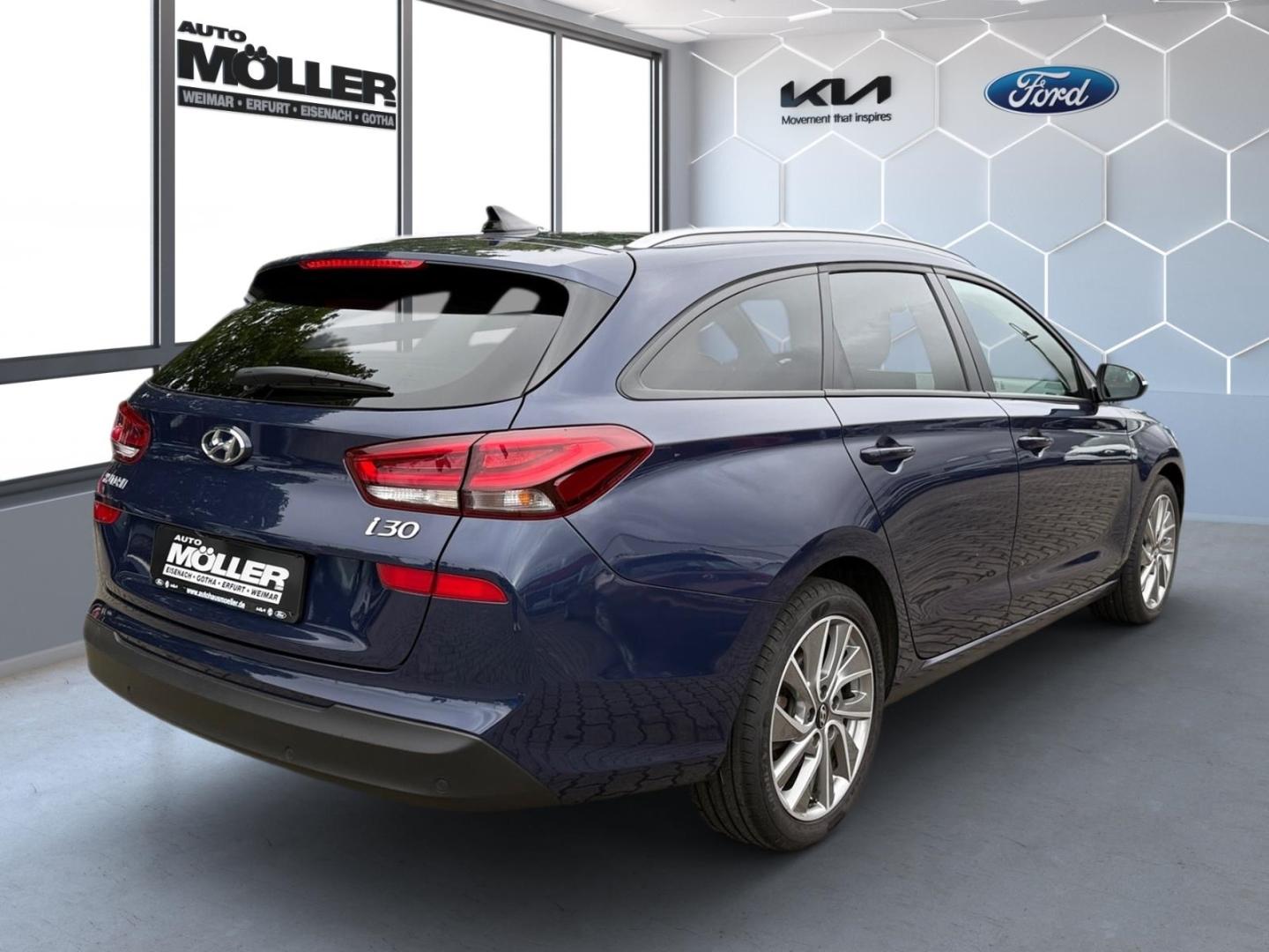 Hyundai i30 1.4T Kombi Passion+ Panodach Navi PDC SHZ Kl