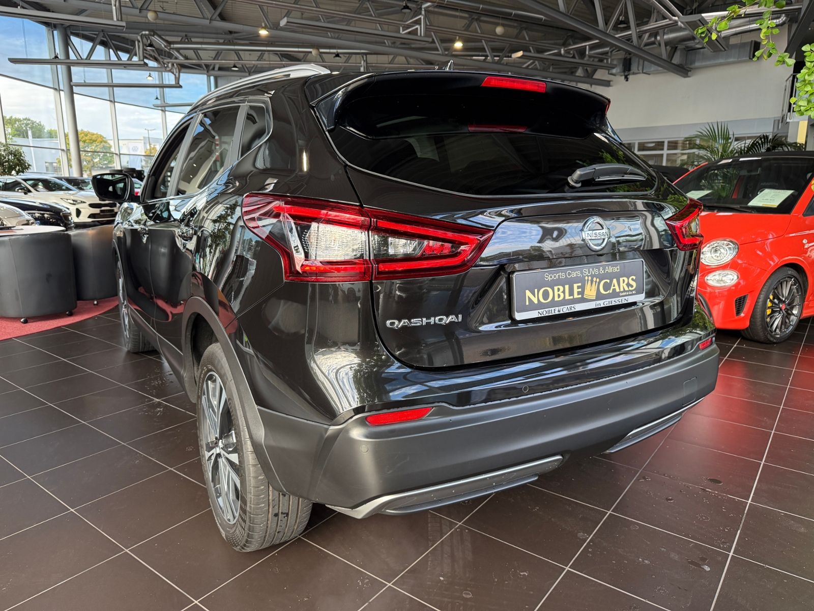 Fahrzeugabbildung Nissan Qashqai 1.3 DIG-T DCT ZAMA PANO NAV SHZ