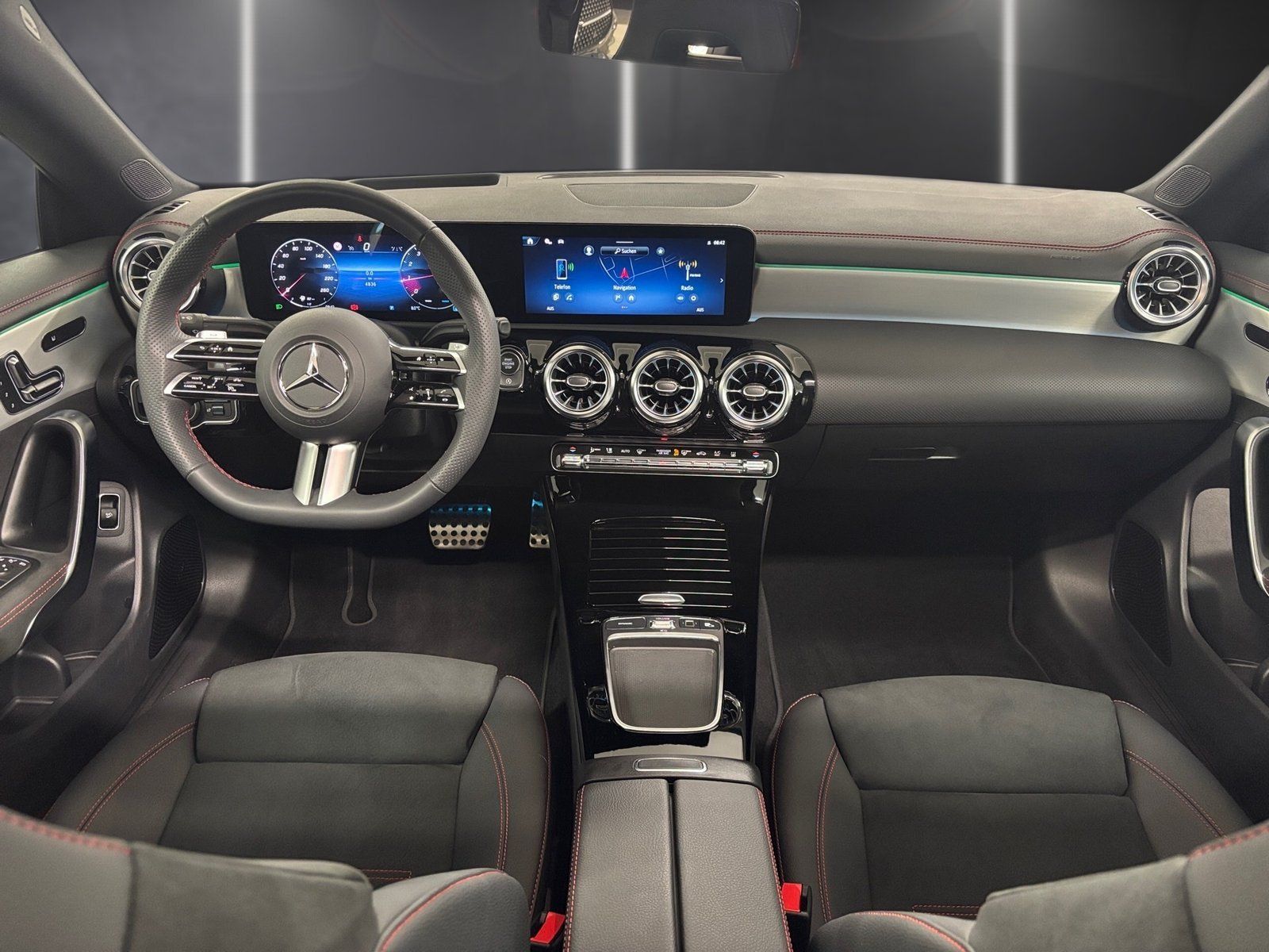 Fahrzeugabbildung Mercedes-Benz CLA 200 AMG PLUS*STDHZG*Pano*HUD*360°*Multibeam*