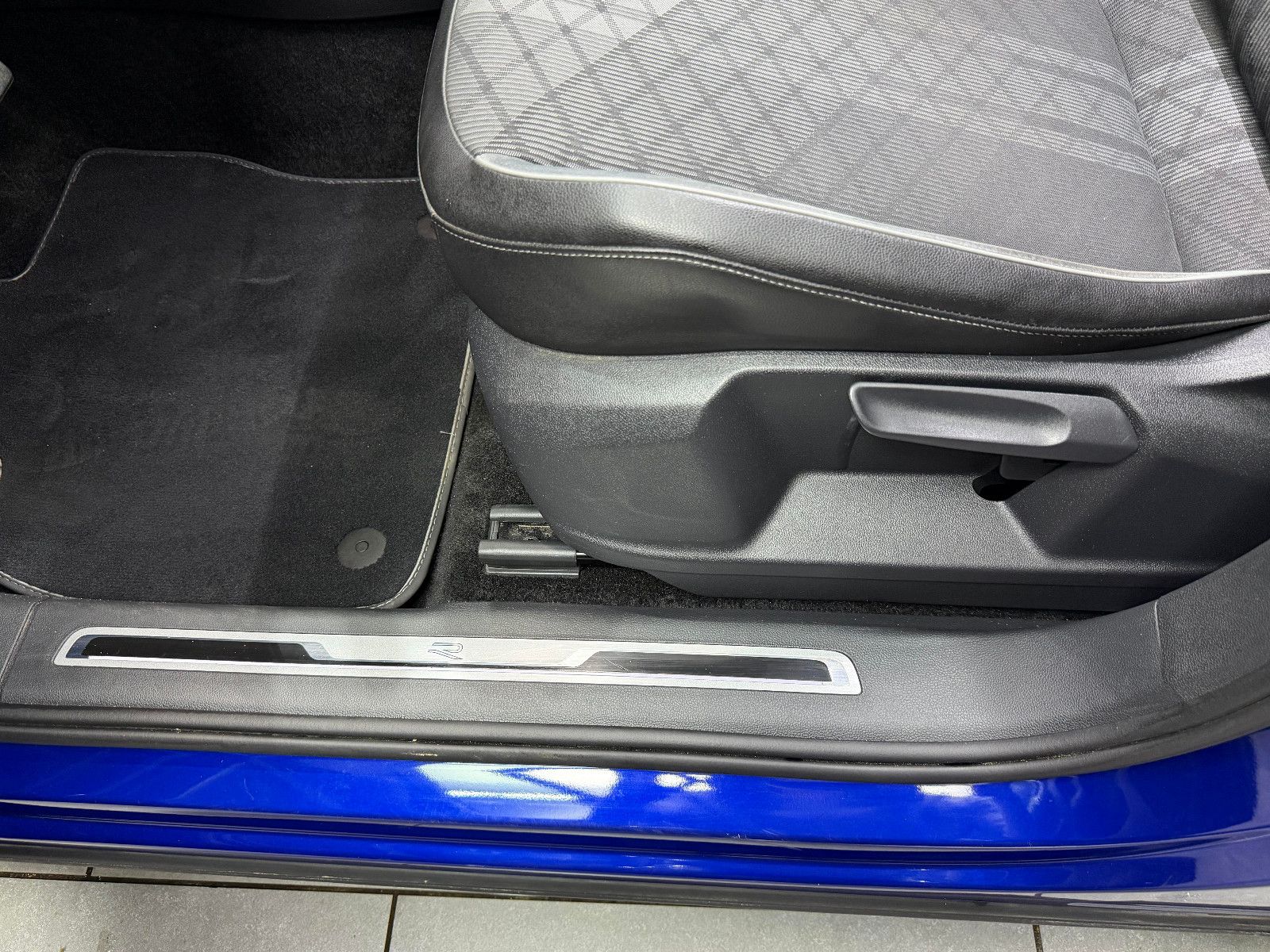 Fahrzeugabbildung Volkswagen Volkswagen Tiguan R-Line 4Motion|MATRIX|PANO|AHK