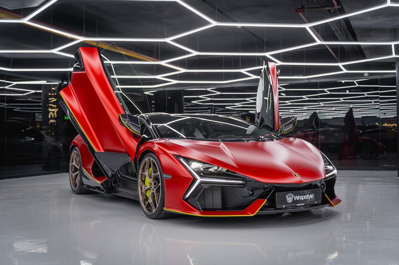 Lamborghini Revuelto