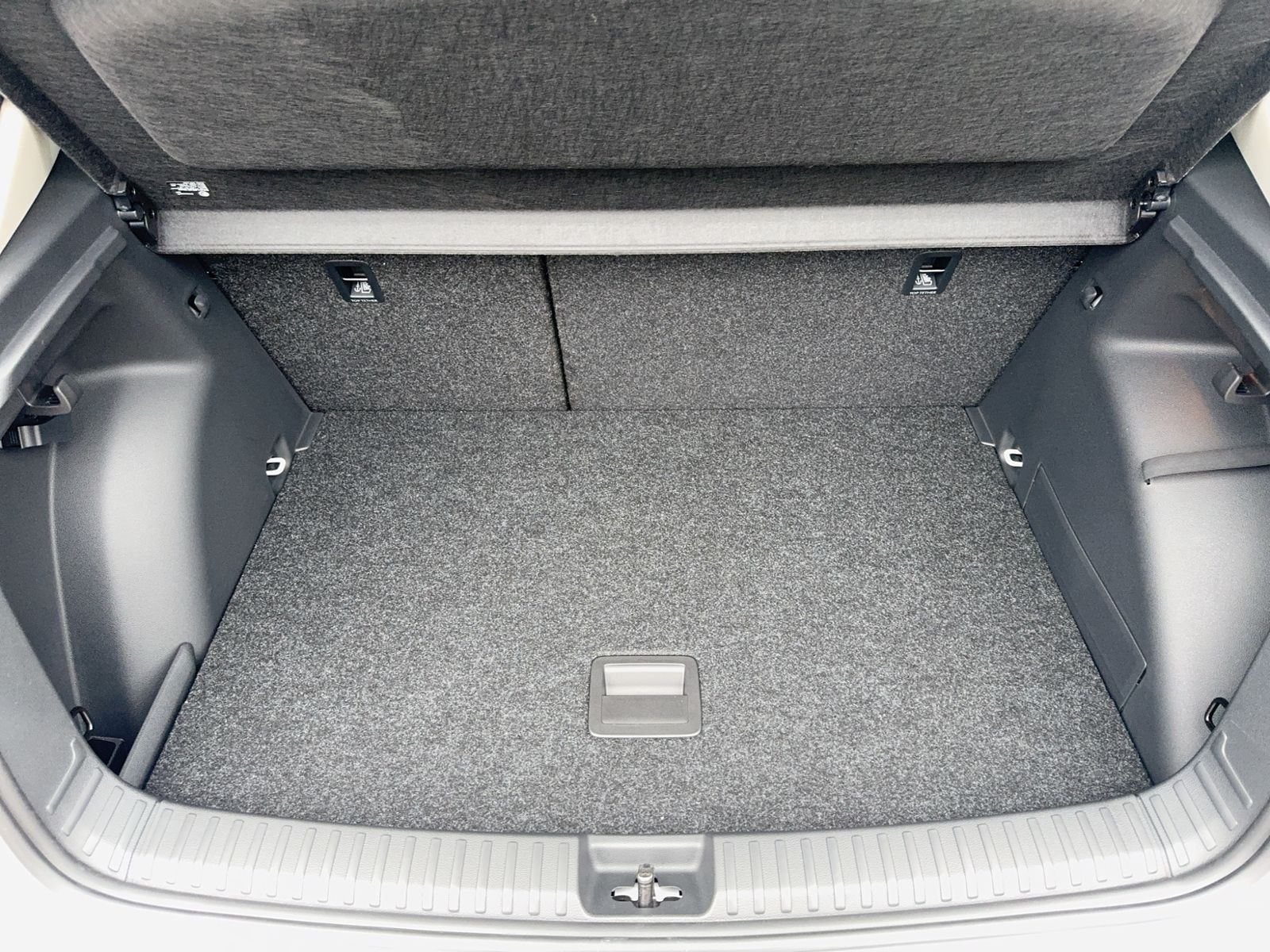 Fabia 1.0 TSI Selection, Vorbereitung AHK, LED,