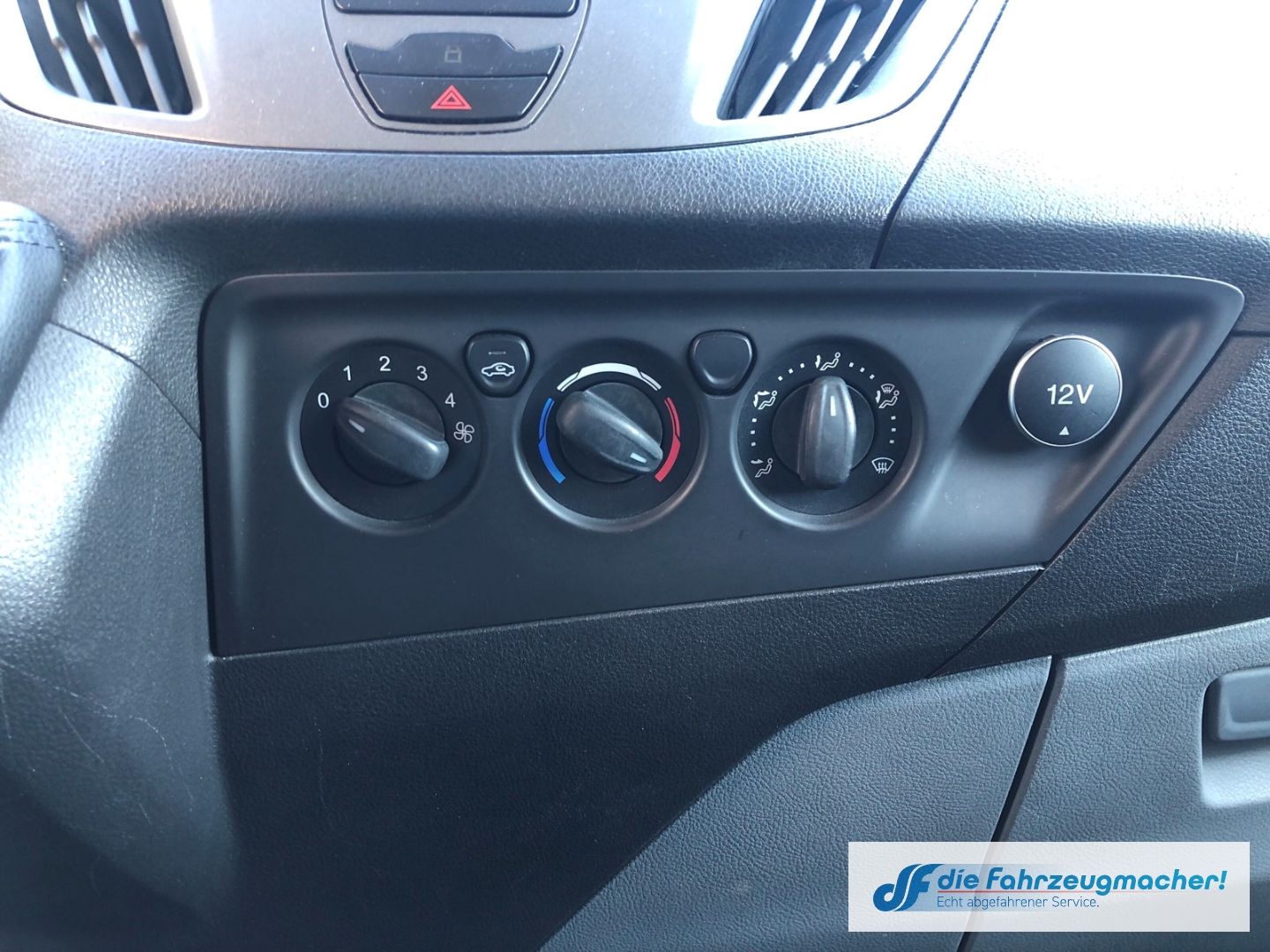 Fahrzeugabbildung Ford Transit Custom Kombi 300 L1 2.2 TDCi *8401 Expor
