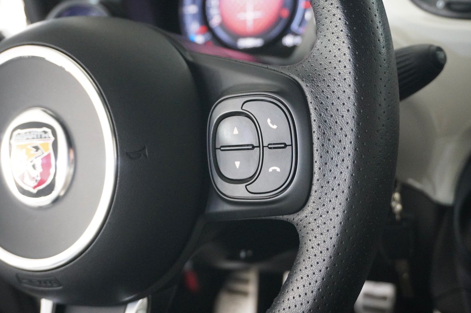 Fahrzeugabbildung Abarth 595 1.4 T-JET CORSA NAVI/LED/VIRTUAL/SPORT/DAB+