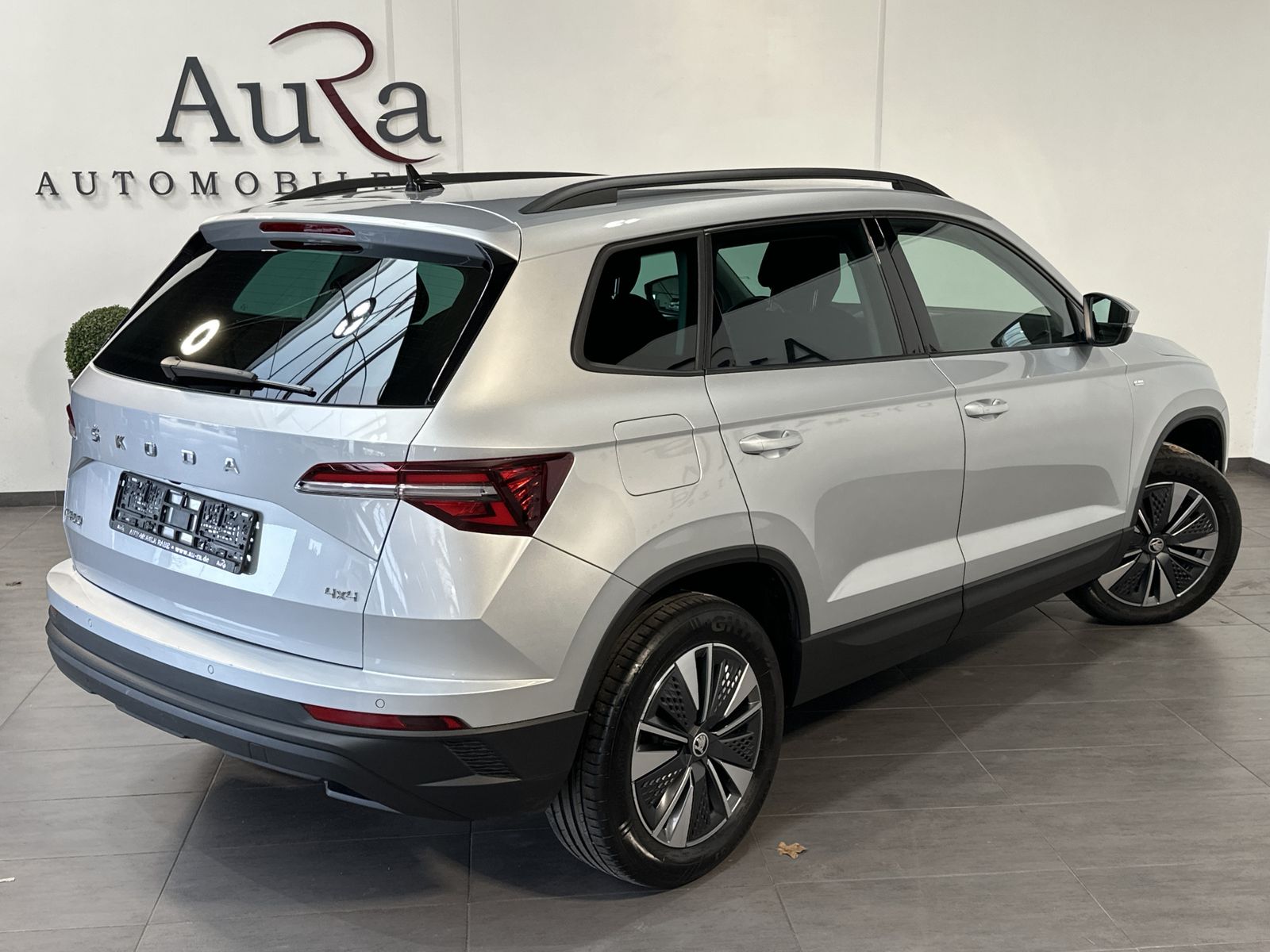 Fahrzeugabbildung SKODA Karoq 2.0 TDI DSG Tour 4x4 NAV+LED+AHK+ACC+KAM