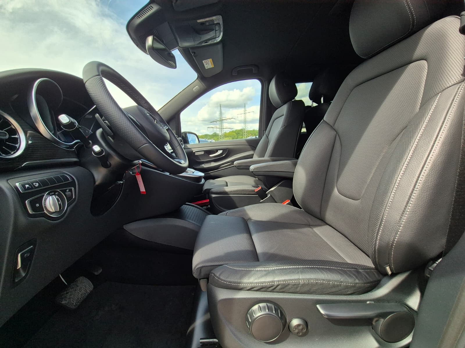 Fahrzeugabbildung Mercedes-Benz V 250 d AVANTGARDE extralang LEDER*LED*BUR*DISTR