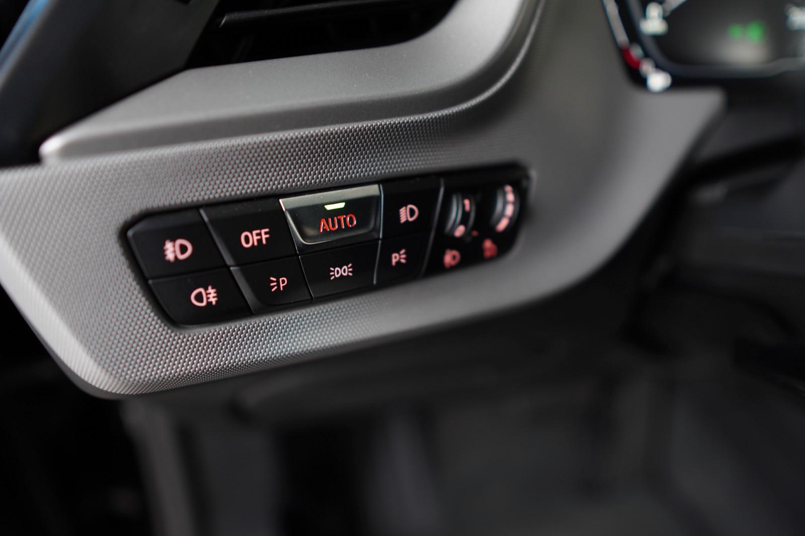 BMW 118 i Advantage*BT*NAVI*PDC*CARPLAY*, миниатюра 10