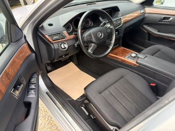 Mercedes E 220 - 11