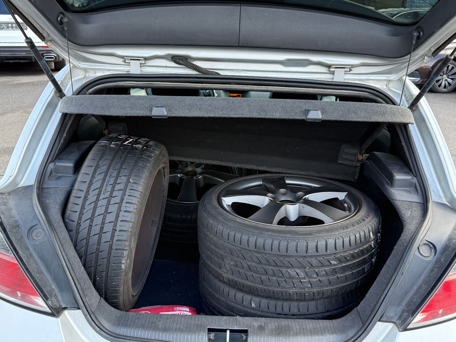 Fahrzeugabbildung Opel Astra H 1.9 CDTI Lim. Innovation "110 Jahre" PDC