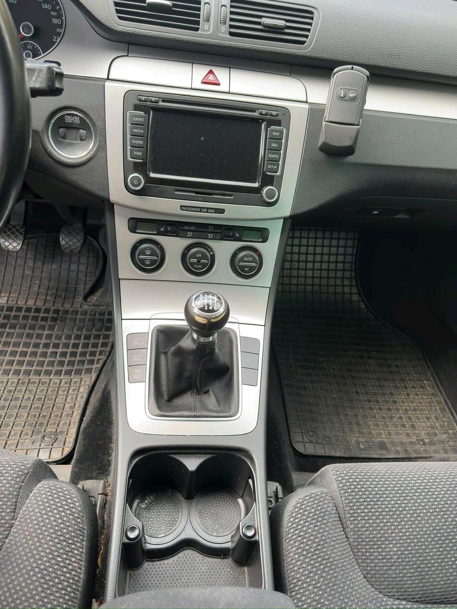 Volkswagen Passat 2009 — photo 14