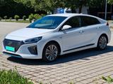 Hyundai IONIQ 1.6l GDi HYBRID Premium - Hyundai IONIQ: Von Privat