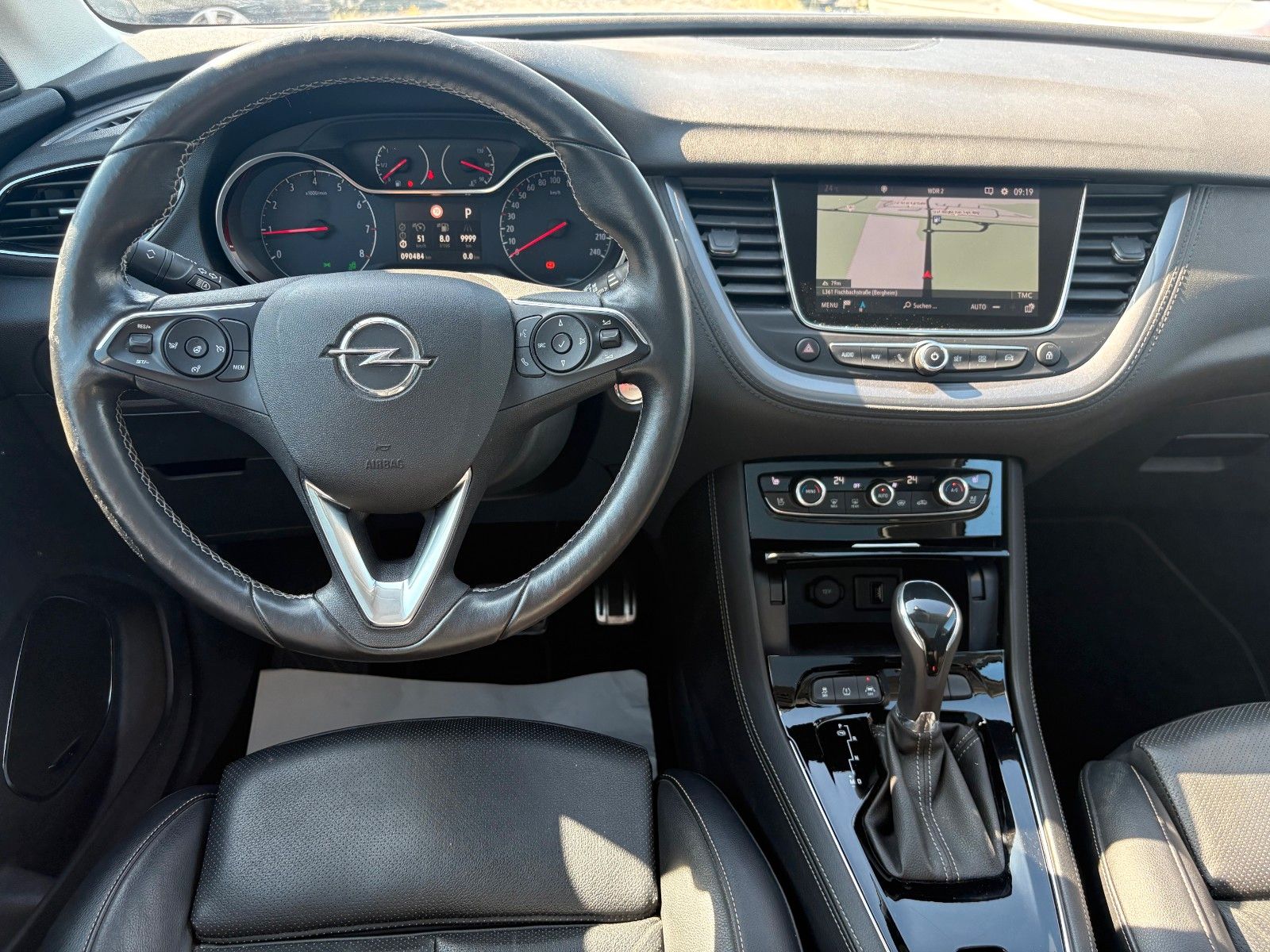 Fahrzeugabbildung Opel Grandland (X) 1.2 Aut. Ultimate Navi Leder Pano