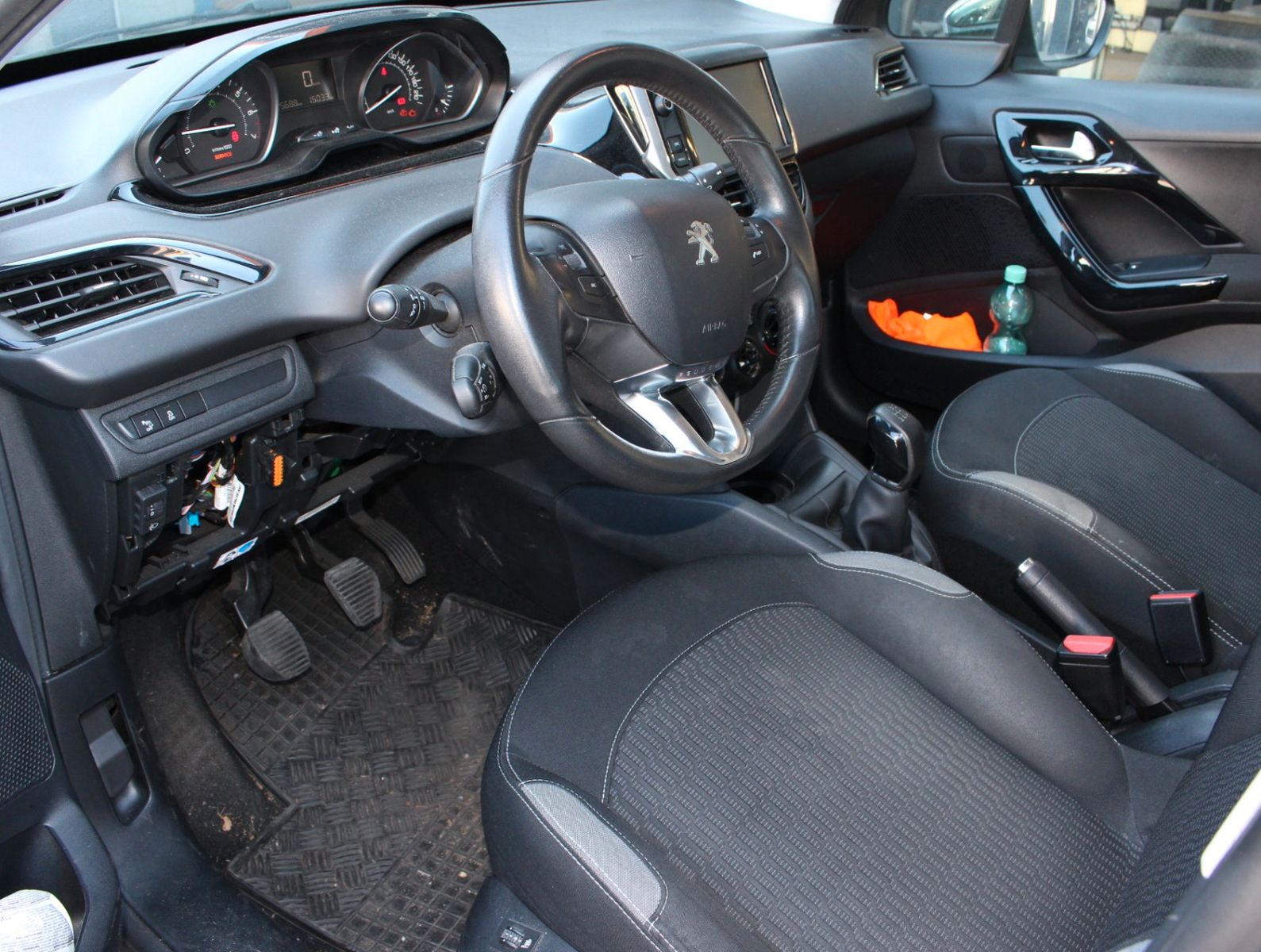 Fahrzeugabbildung Peugeot 208 1.2 Active PureTech *Motor Probleme.