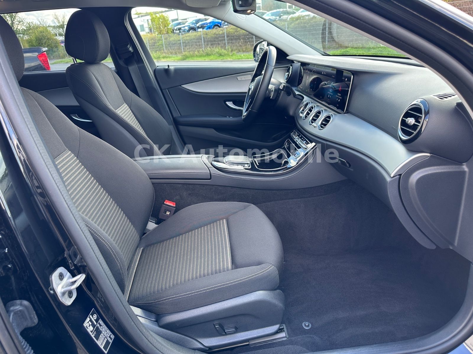 Fahrzeugabbildung Mercedes-Benz E 300de T-Modell Avantgarde/Widescreen/LED/AHK