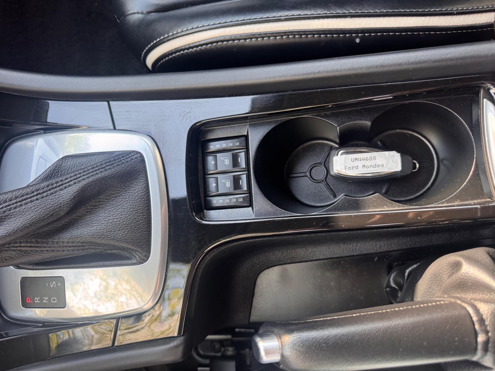 Ford Mondeo 2014 — photo 18