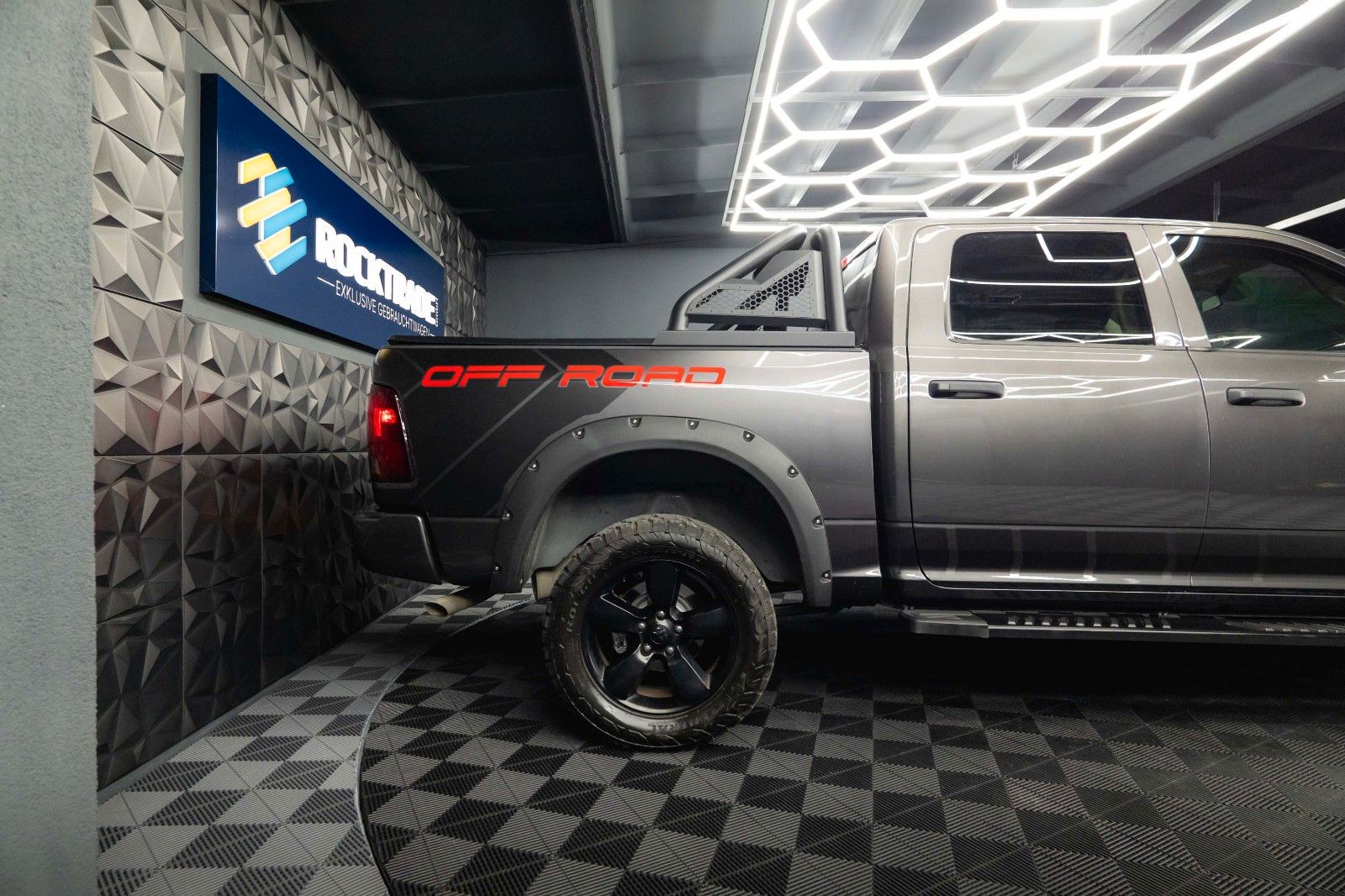 Fahrzeugabbildung Dodge RAM 5.7 V8 HEMI 4x4 OFFROAD Night-Paket *LED*AHK