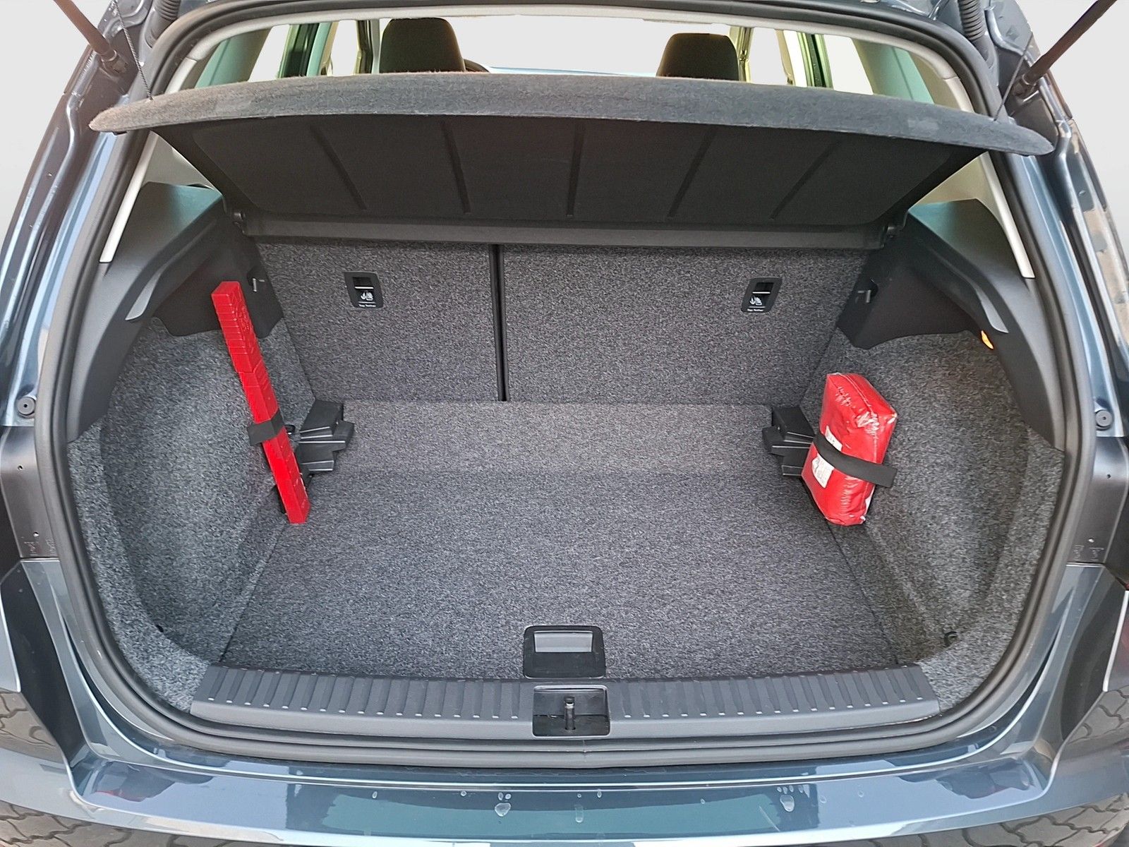 Fahrzeugabbildung SEAT Arona TSI Style DSG LED Navi ACC RFK SHZ