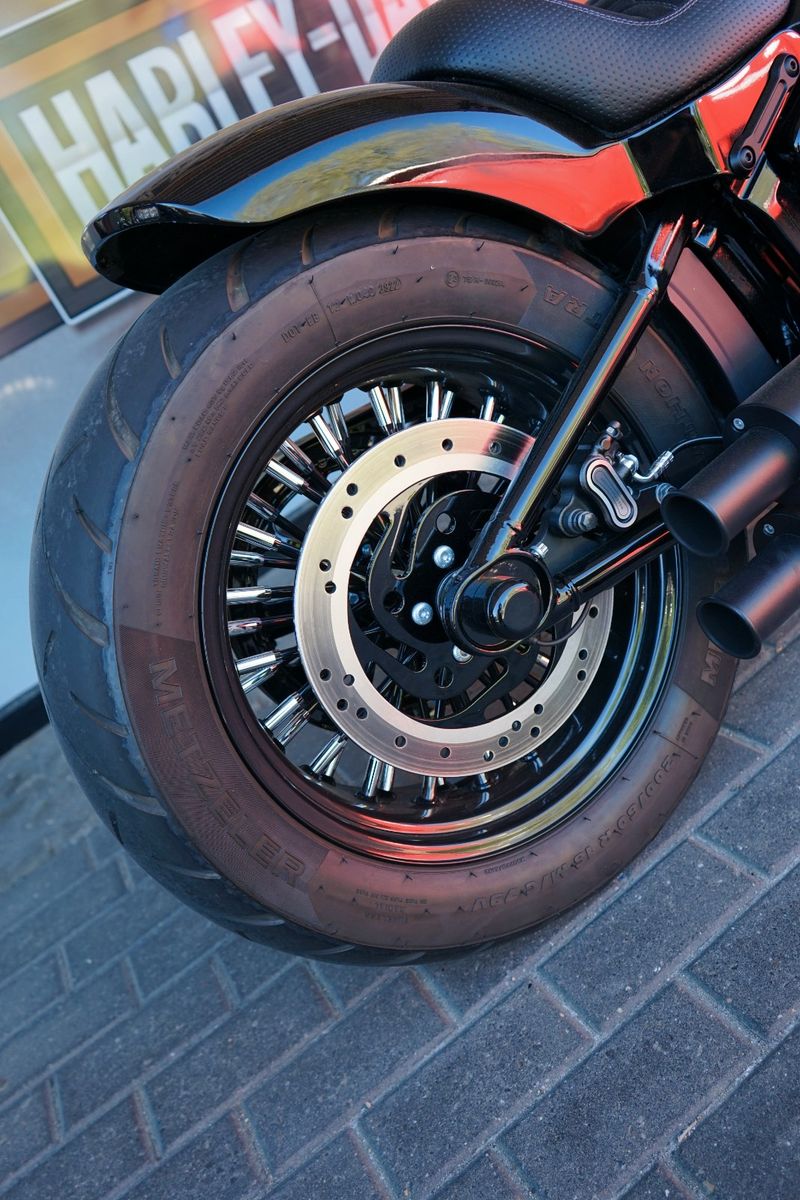 Fahrzeugabbildung Harley-Davidson Softail Custombike - Jekill - Big Spoke - LED