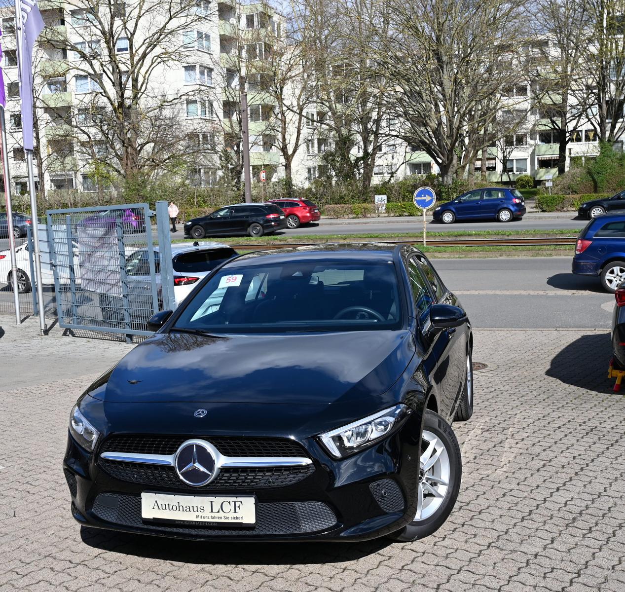 Mercedes-Benz A 180 Navi Klima Leder LED PDC