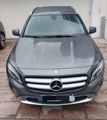 MERCEDES-BENZ GLA 200 Urban Urban (AHK/PDC/NAVI/SHZ/BLU)
