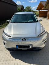 Hyundai KONA Elektro ELEKTRO 150kW - - silberne Hyundai KONA Elektro