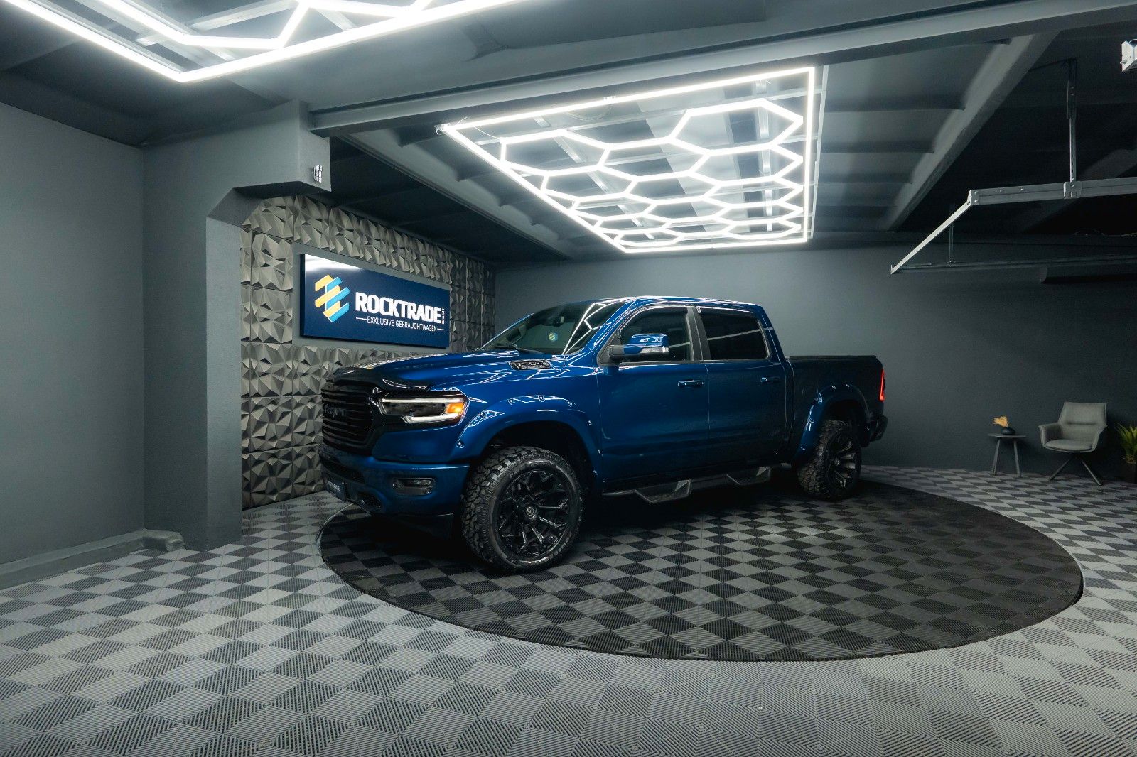 Fahrzeugabbildung Dodge RAM 5.7 V8 HEMI 4x4 OFFROAD Night Limited 19%