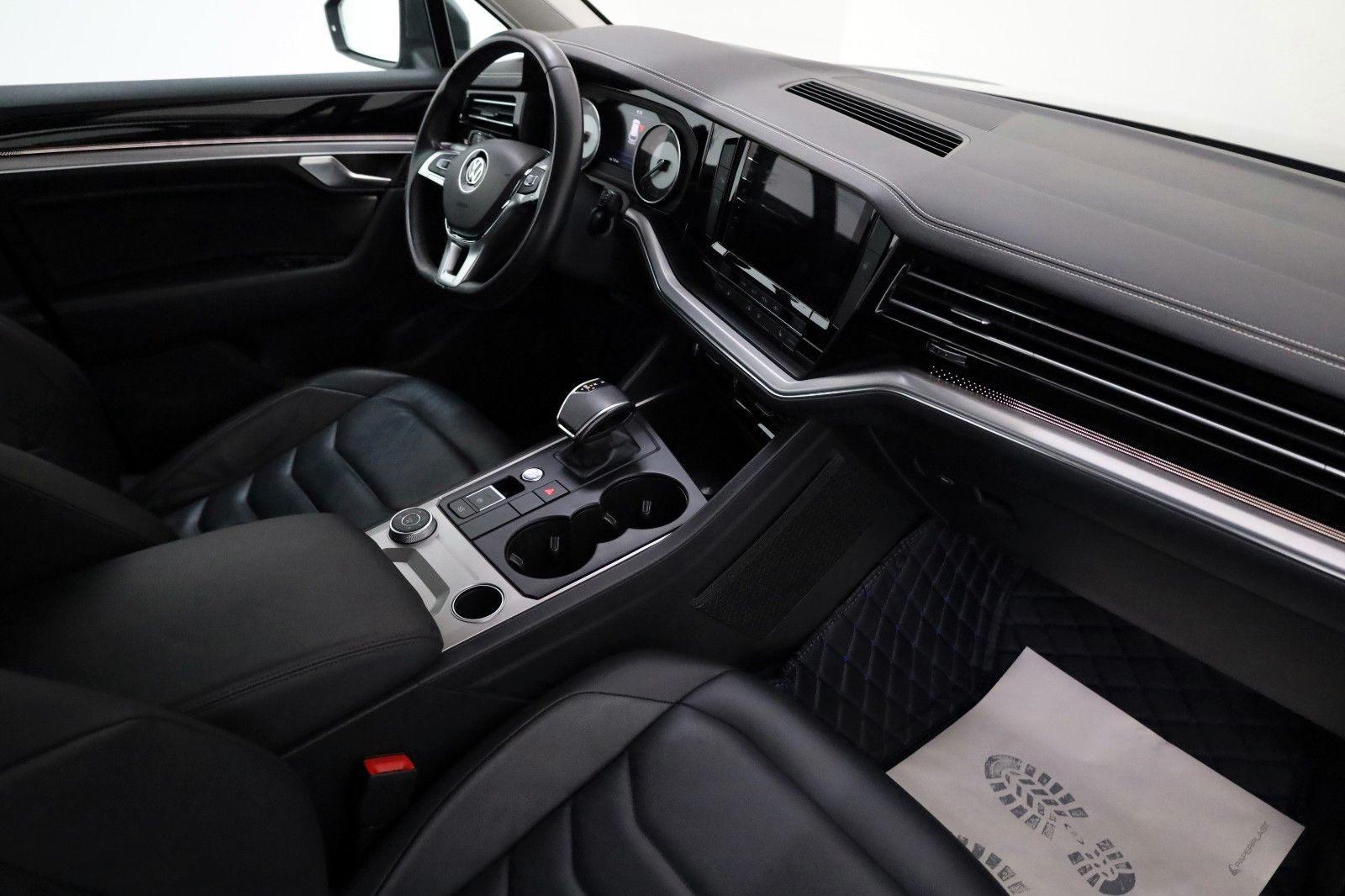 Fahrzeugabbildung Volkswagen Touareg Elegance 4M,R-Line,Keyless,AHK el,SR+WR