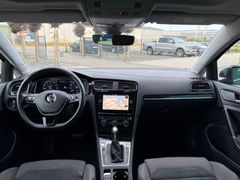 Fahrzeugabbildung Volkswagen Golf VII Variant 1.5 TSI Highline *PANO*R-LINE*