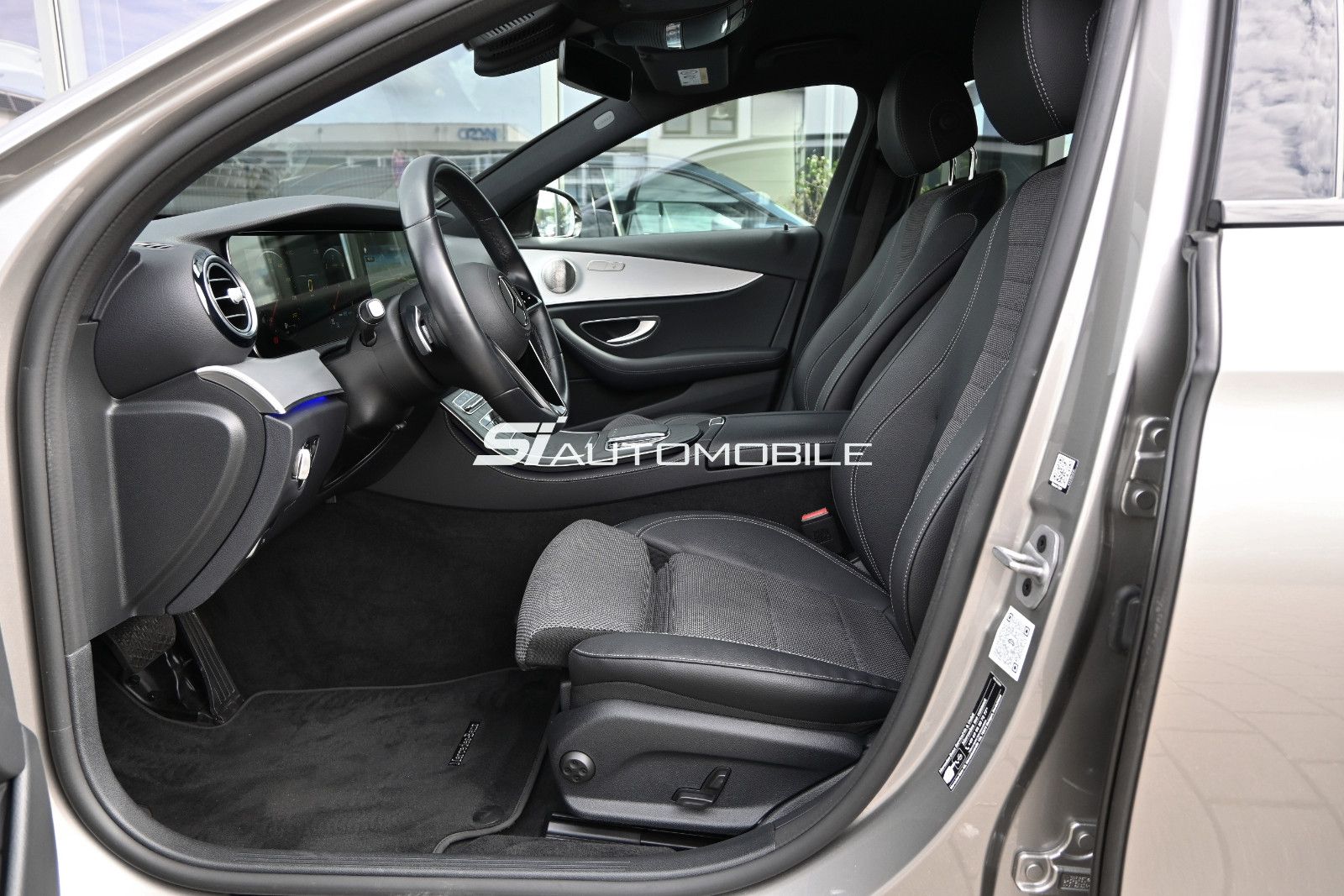 Fahrzeugabbildung Mercedes-Benz E 220 d T Avantgarde °NIGHT°AHK°STANDHZ°BURMEST°