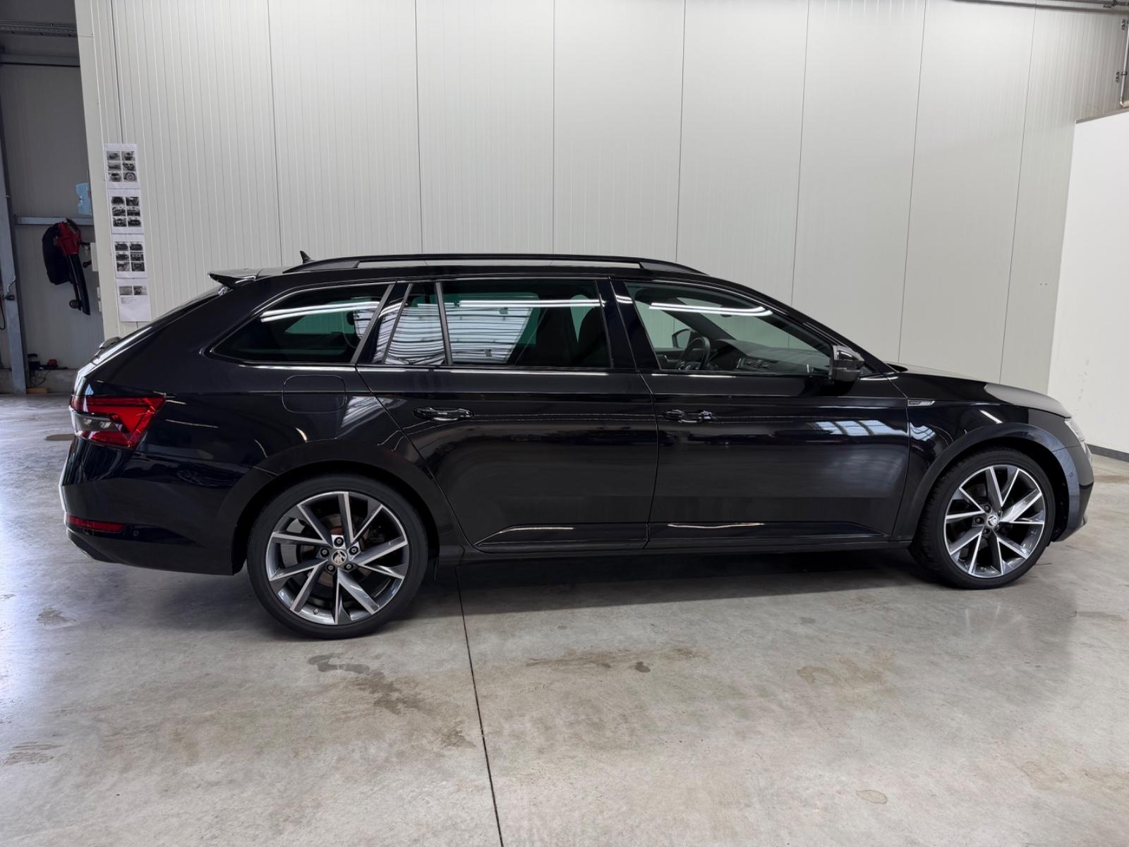 Skoda Superb Combi Sportline*AHK*Virtual*Amundsen