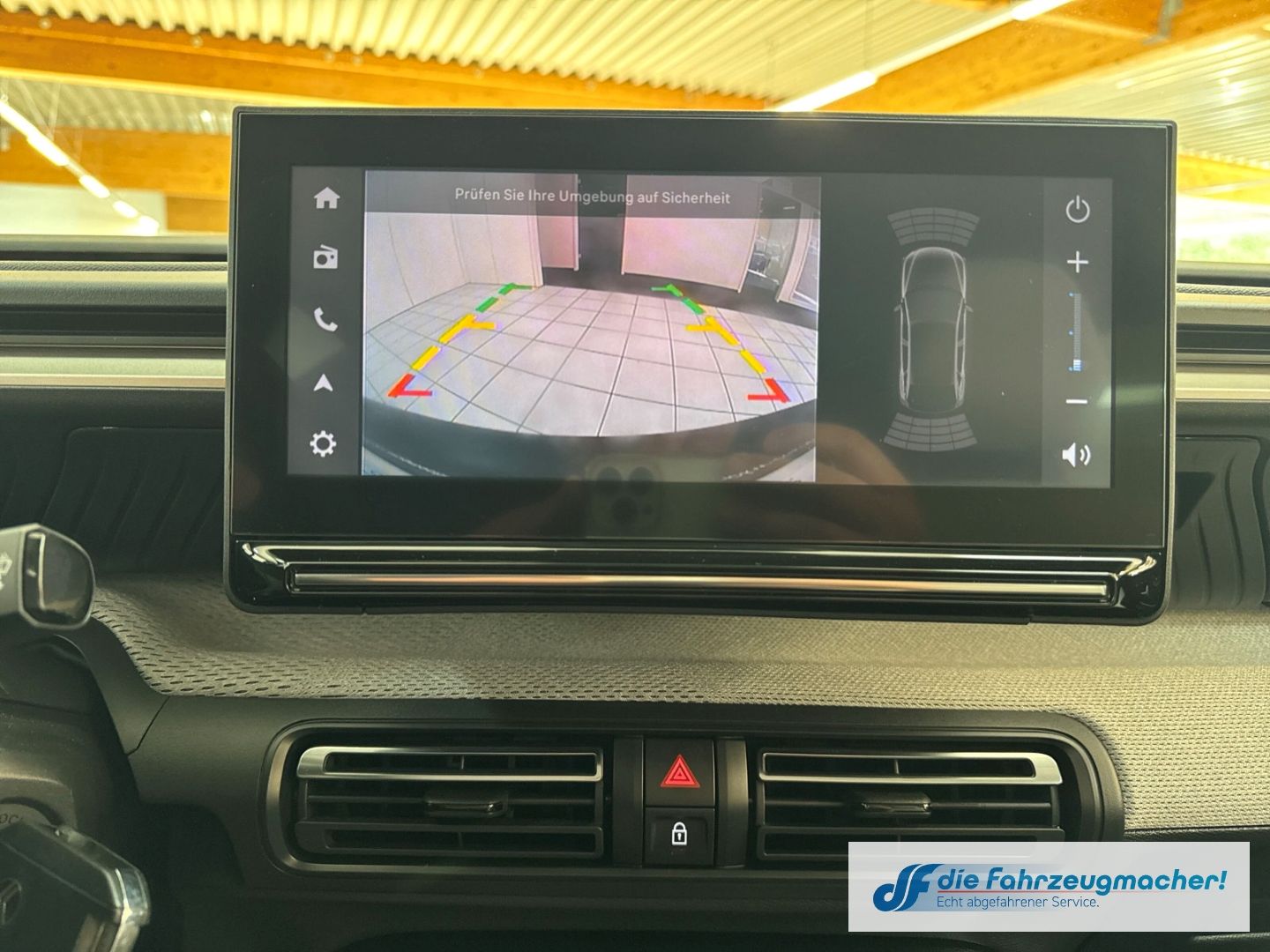 Fahrzeugabbildung Citroën C3 e 113 MAX HUD Navi Soundsystem LED Apple CarP