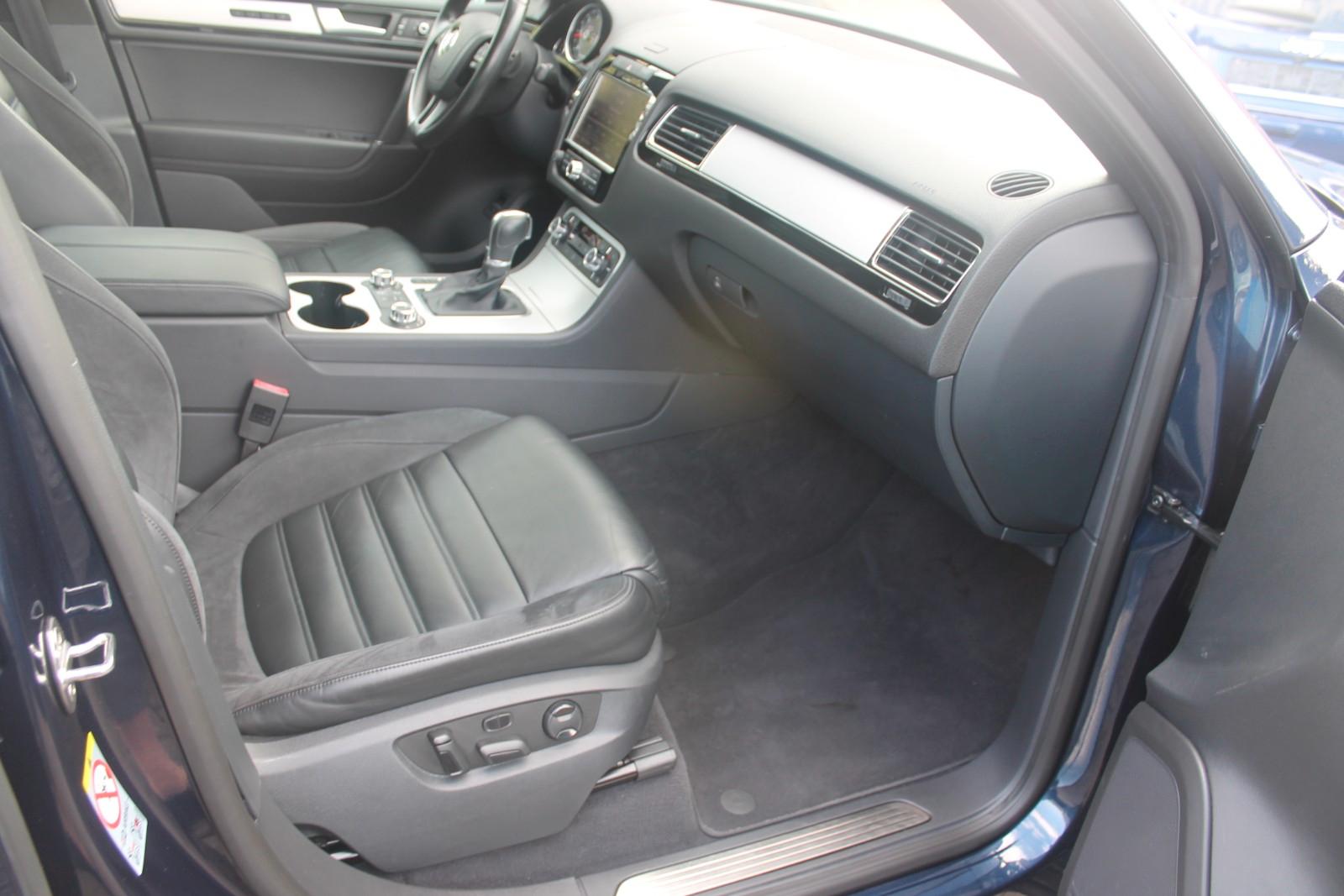 Volkswagen Touareg 3.0 V6 TDI Tiptronic*AHK*Standhzg*n22"LM
