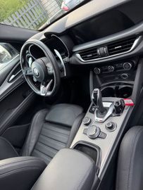 Alfa-Romeo Stelvio - 7