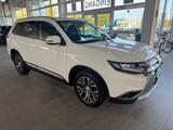 Mitsubishi Outlander Plus 4WD*Navi&Kamera*AHK*7-Sitz - Mitsubishi Outlander mit Diesel-Antrieb
