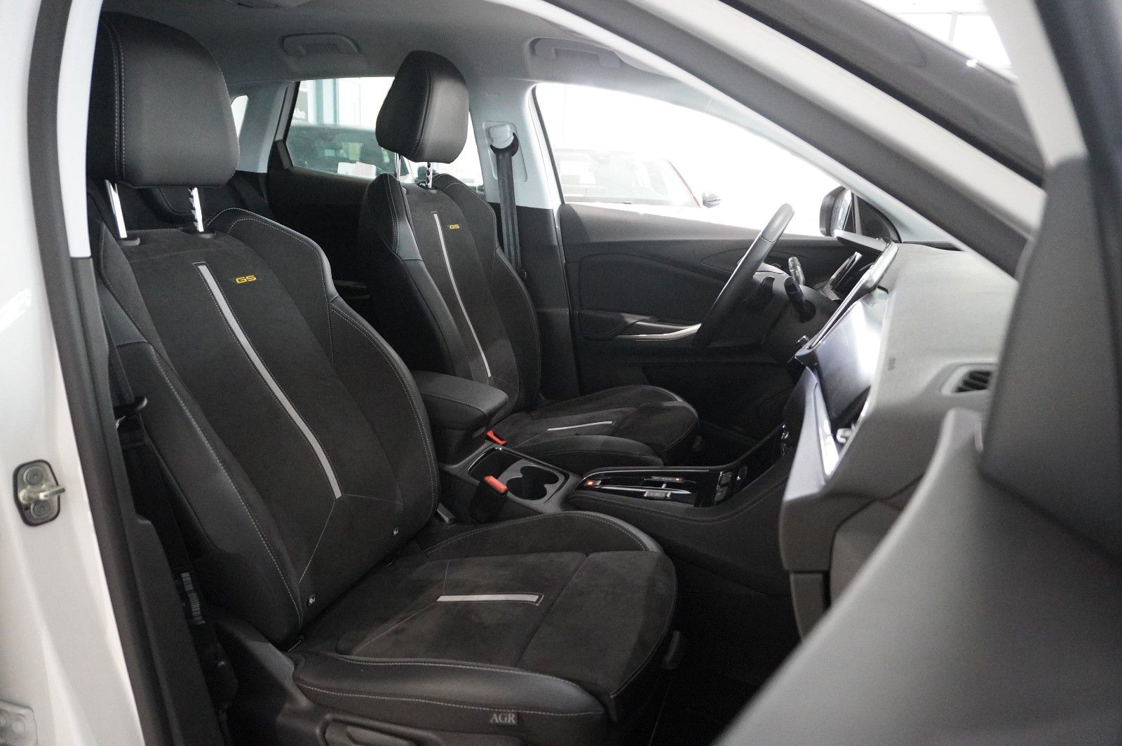 Fahrzeugabbildung Opel Grandland (X) 1.6T GSe HYBRID 4X4 NAVI/LED/SPORT