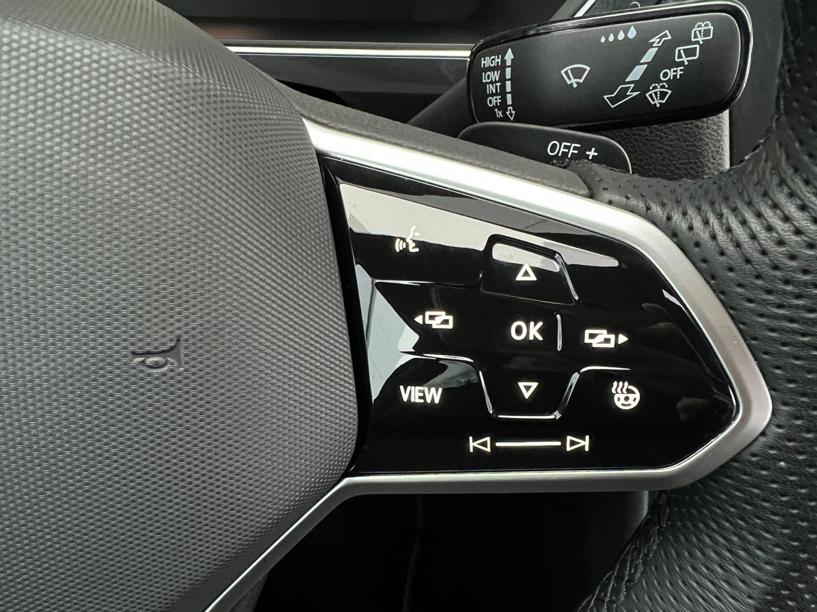 Fahrzeugabbildung Volkswagen Tiguan Allspace R-Line 2.0 TDI DSG 4MOTION *AHK,