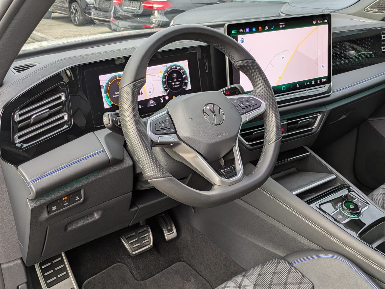 Fahrzeugabbildung Volkswagen Tiguan 2.0 TDI 4M R-Line PANO*H&K*AHK*MATRIX*20"