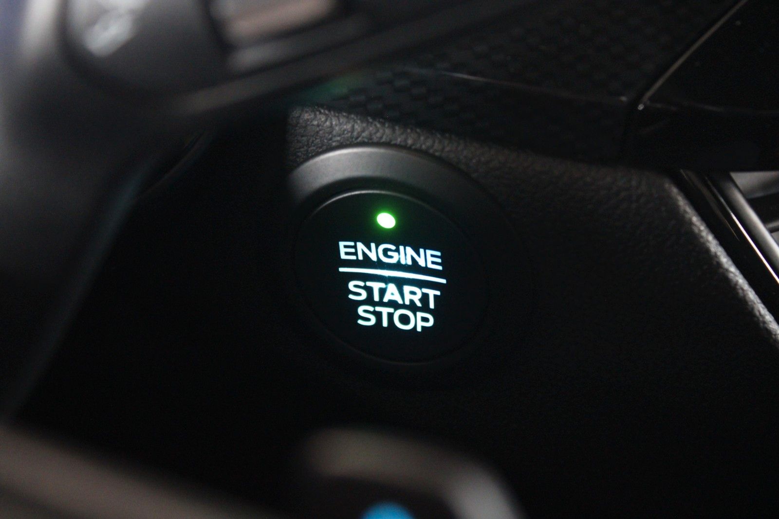Fahrzeugabbildung Ford Kuga ST-Line X Aut. AWD LED AHK ACC HUD WinterP