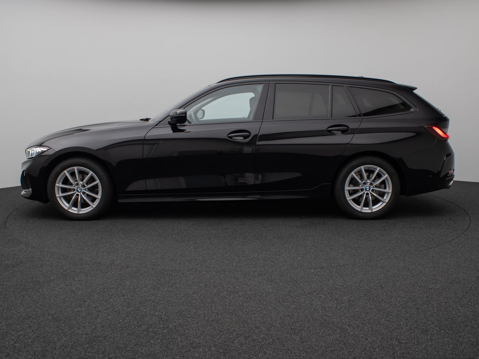 Fahrzeugabbildung BMW 320d xD ACC HUD Kamera DAB Sportsitze Teilleder