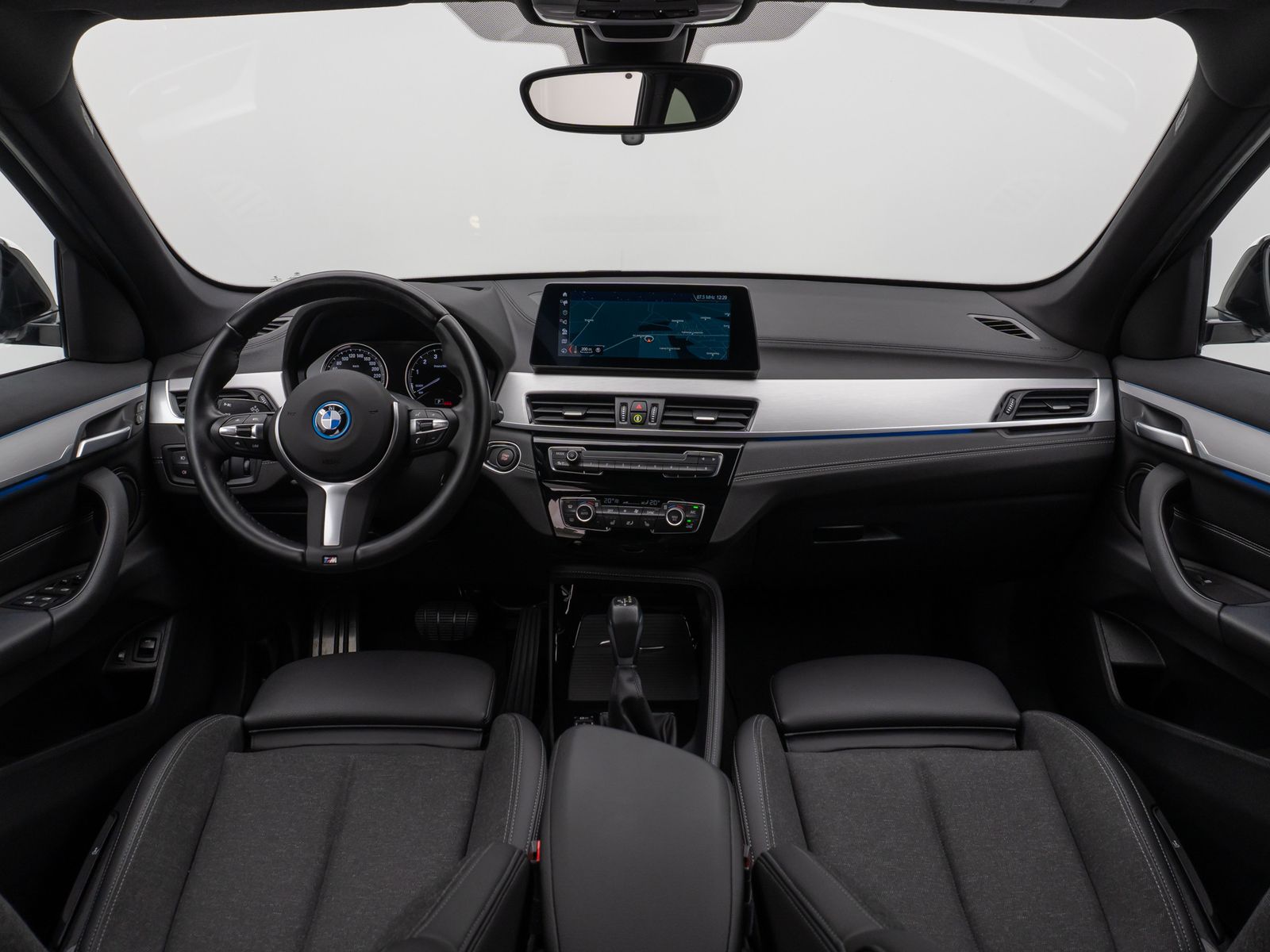 Fahrzeugabbildung BMW X1 xD25e M Sport Kamera HUD Stop&Go AHK Komfort