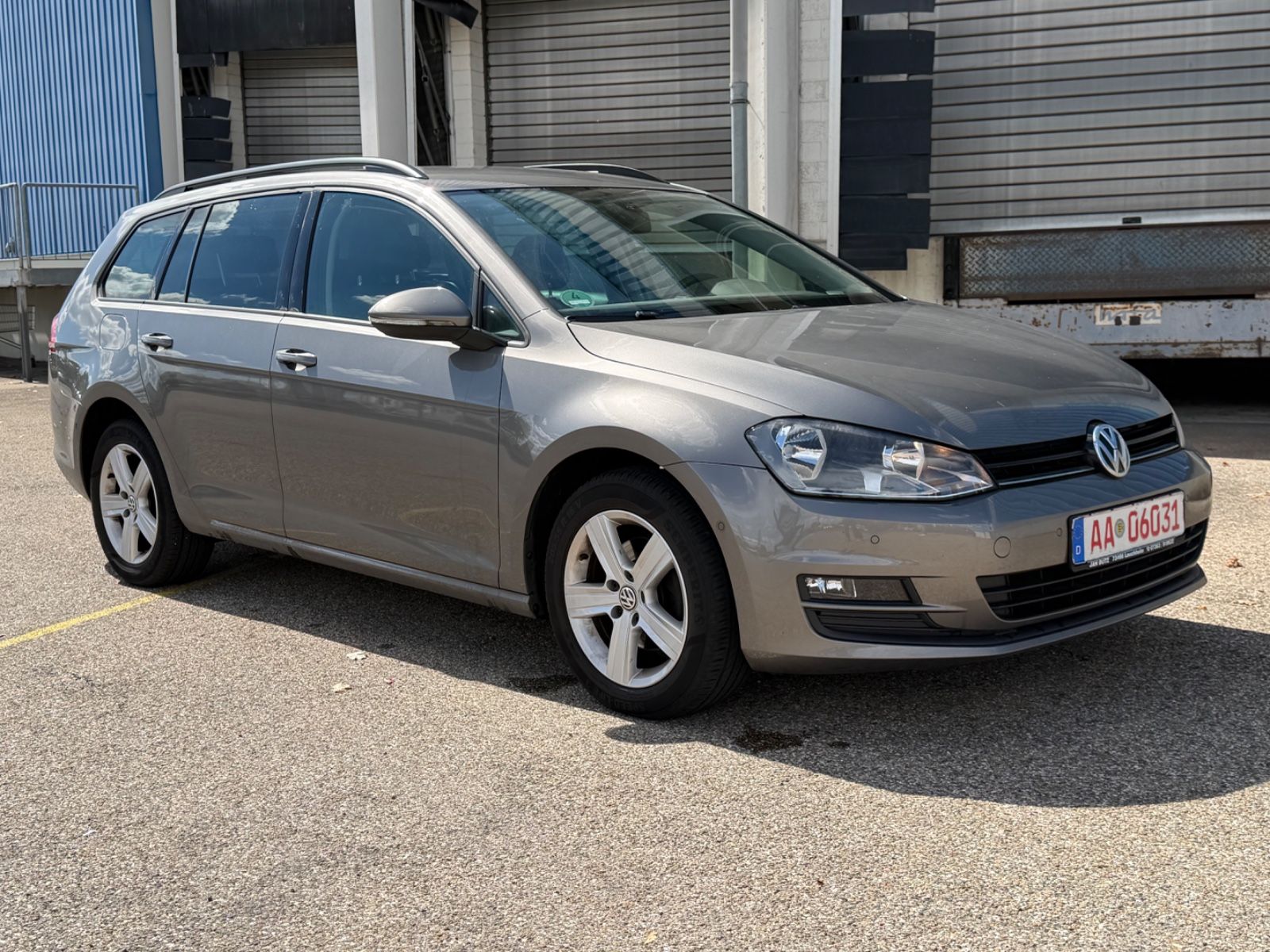 Volkswagen Golf - 1