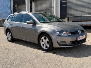 Volkswagen Golf - 1