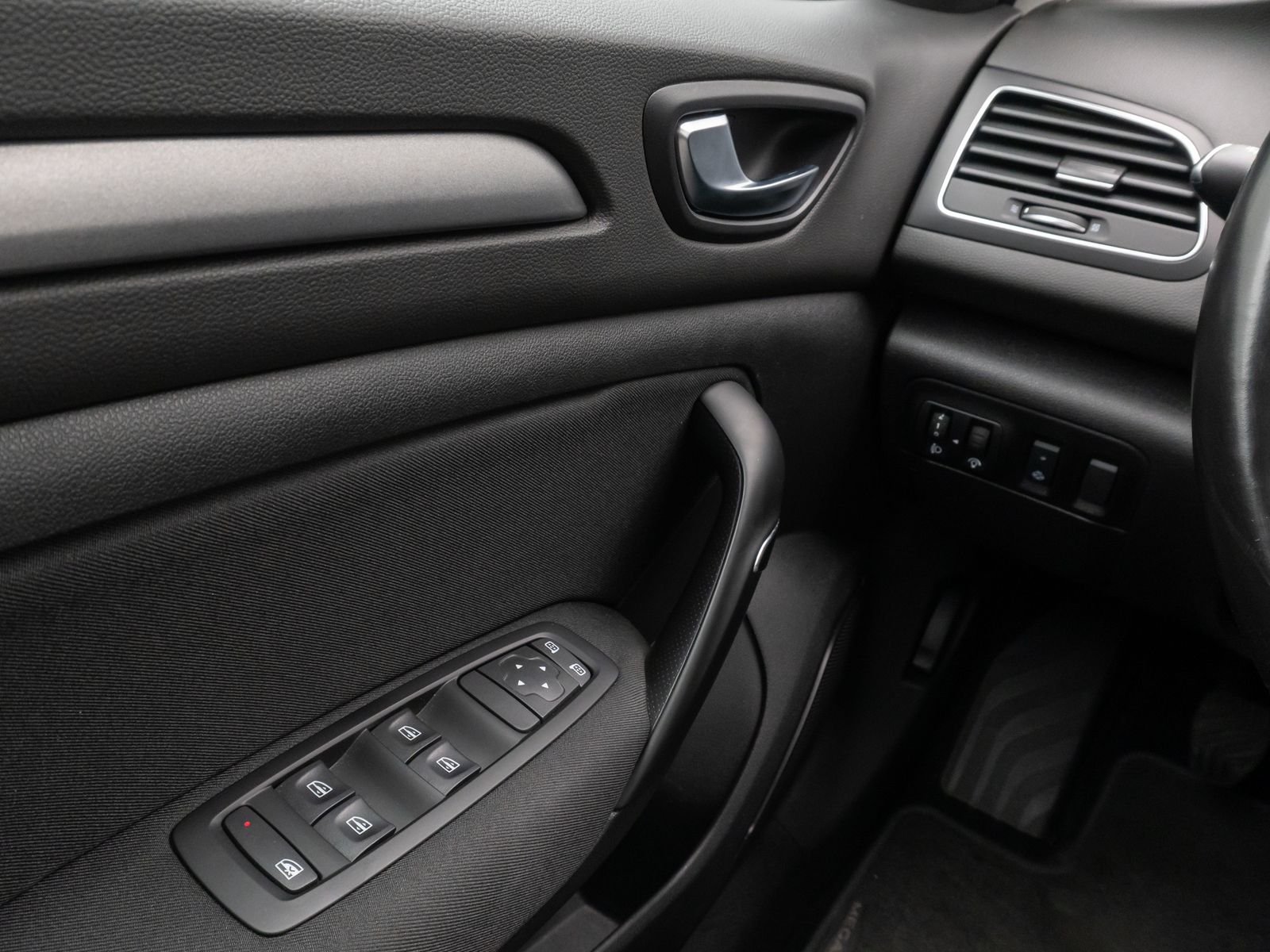Fahrzeugabbildung Renault Megane Zen LED Tempomat DAB PDC Touch Limit