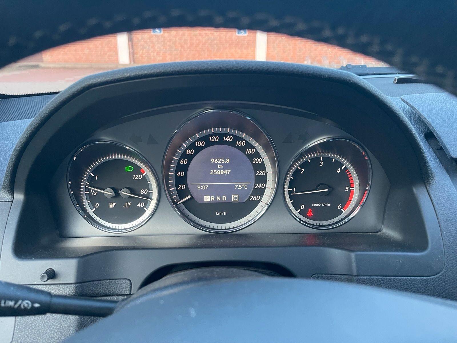 Mercedes-Benz 200 2010 — photo 6
