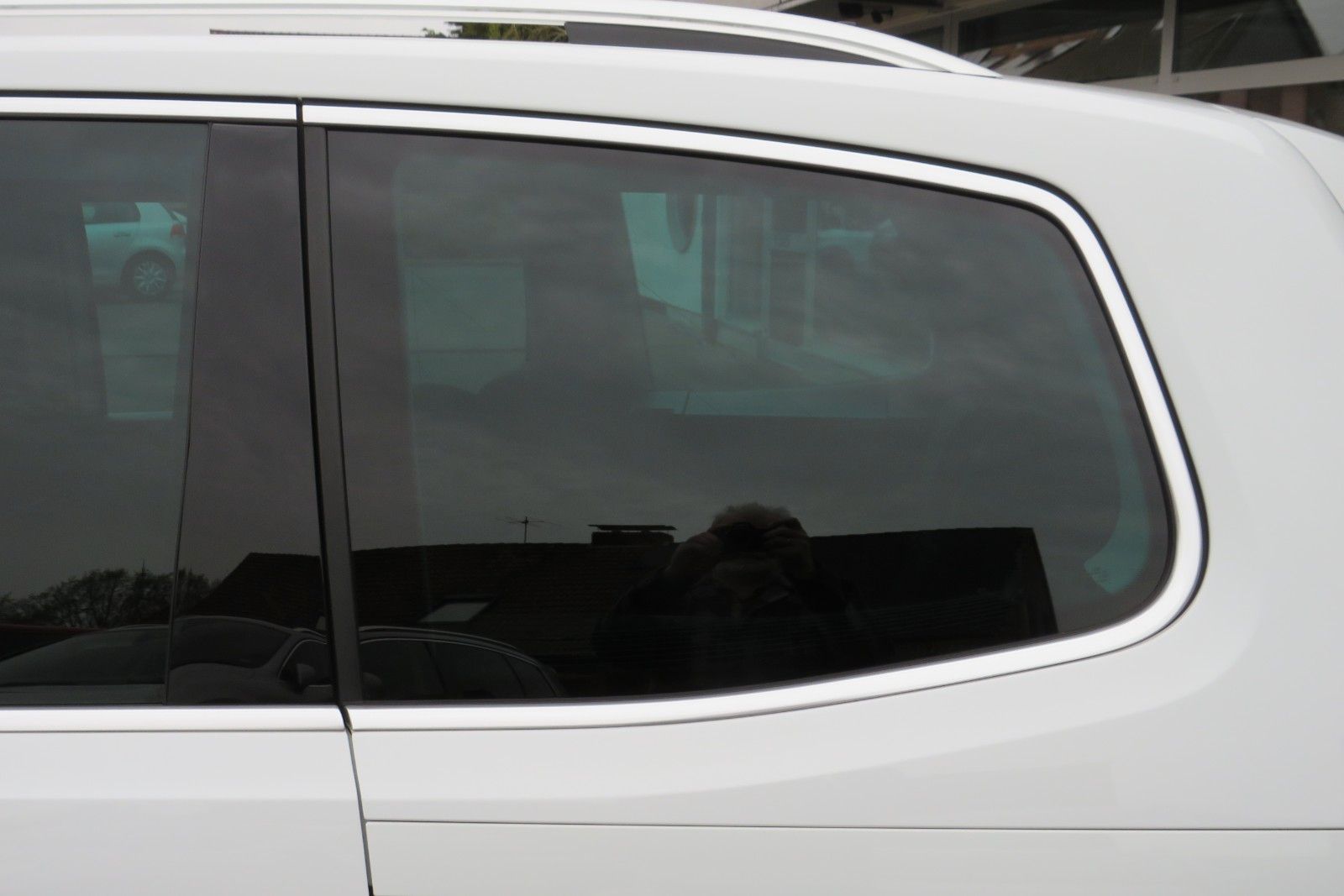 Fahrzeugabbildung Volkswagen Sharan Highline 7-SITZE AHK NAVI ACC 1.HAND