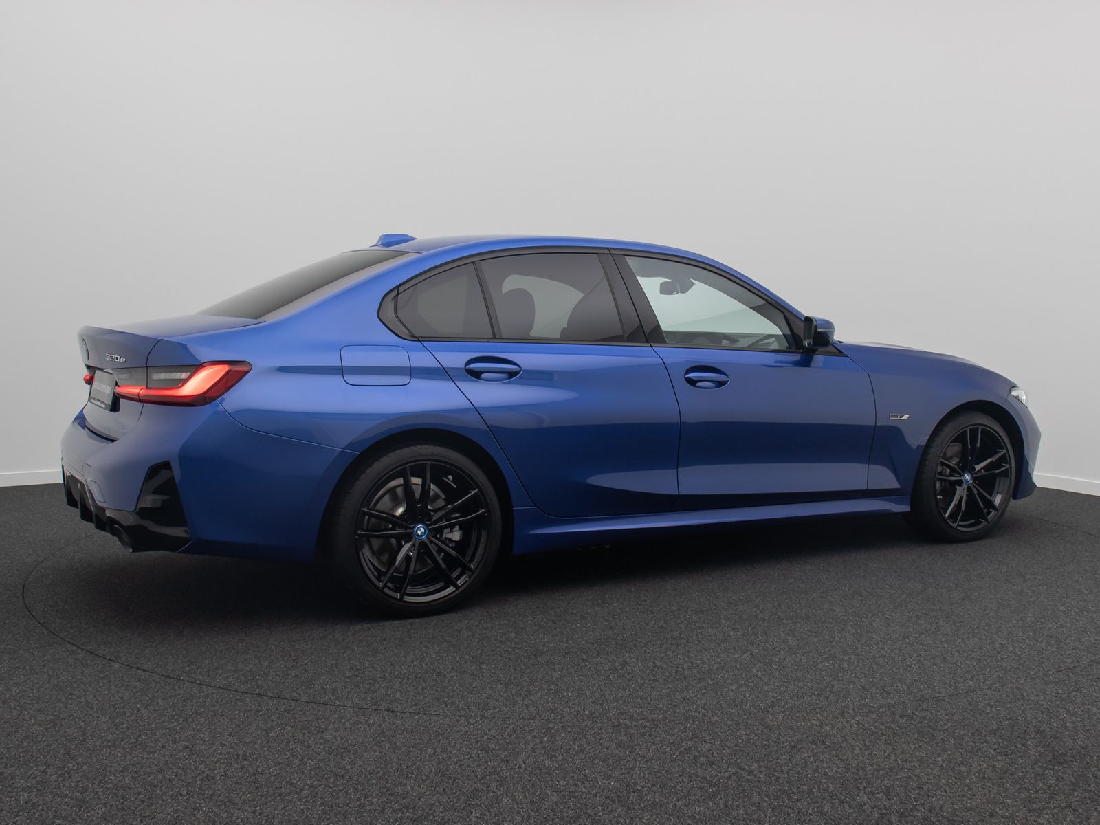 Fahrzeugabbildung BMW 320e M Spot DAB Widscreen PDC CockpitPlus 19Zoll