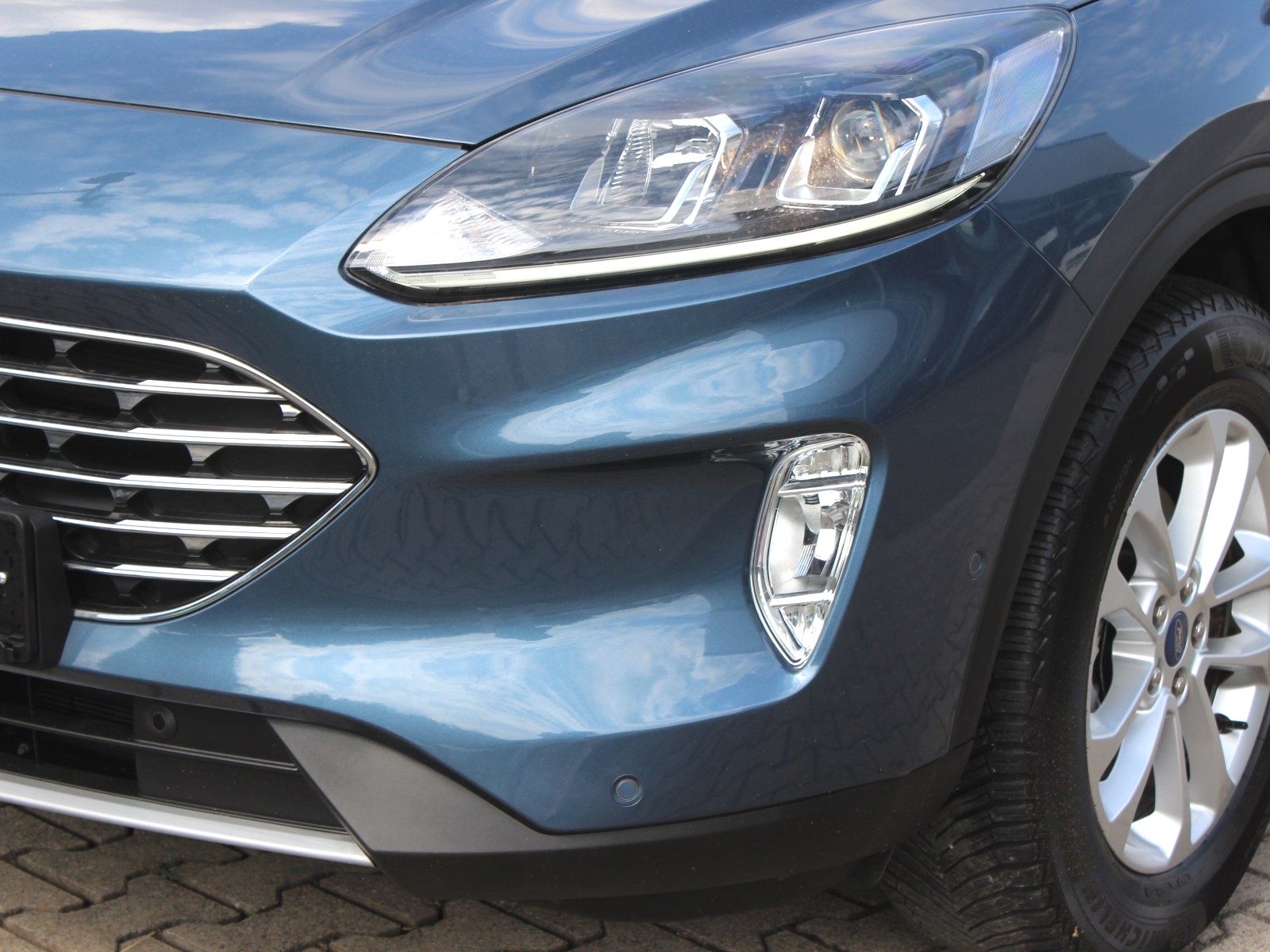 Fahrzeugabbildung Ford Kuga Hybrid Titanium 2,5 Duratec