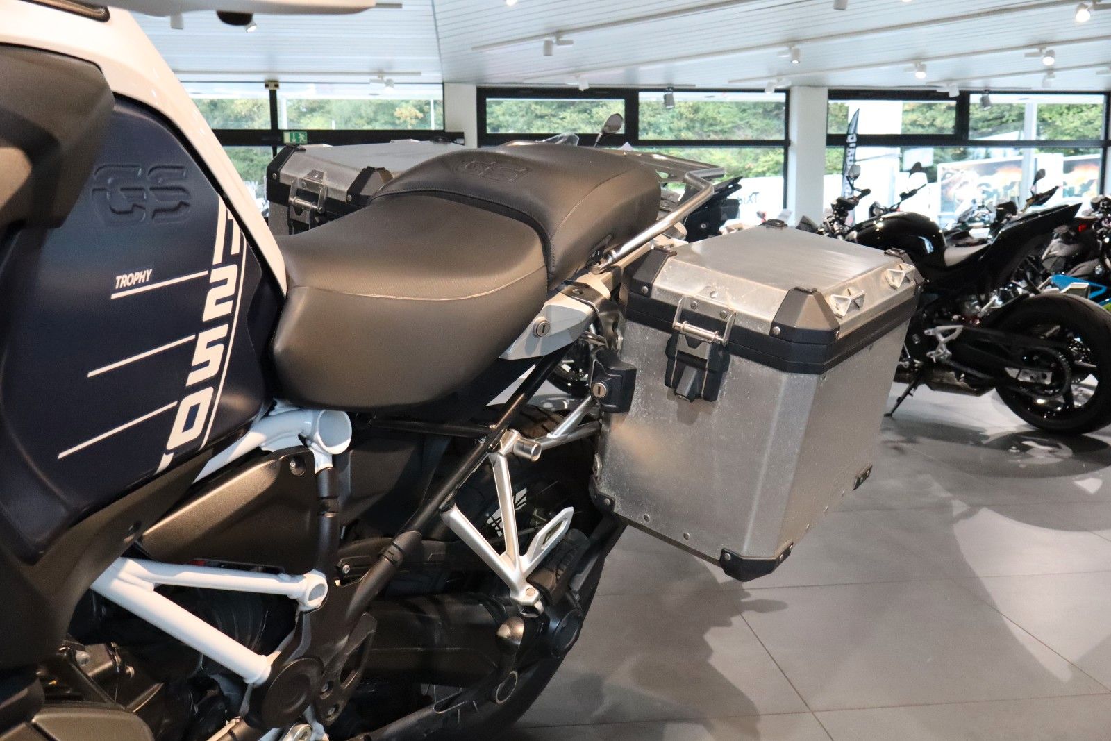 Fahrzeugabbildung BMW R 1250 GS ADV mit Alukoffer