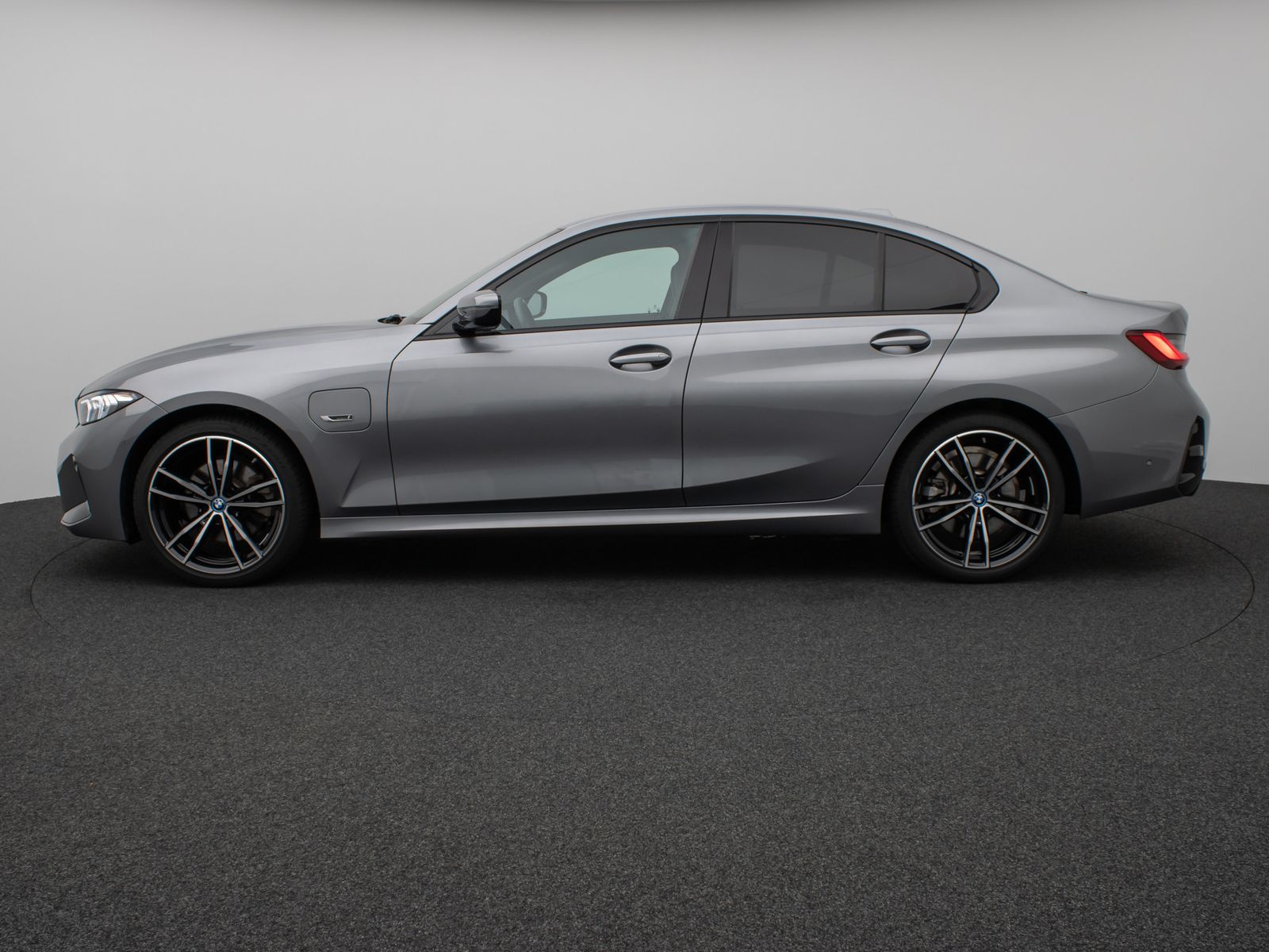 Fahrzeugabbildung BMW 330e M Sport Kamera DAB HiFi Stop&Go Komfort 19"