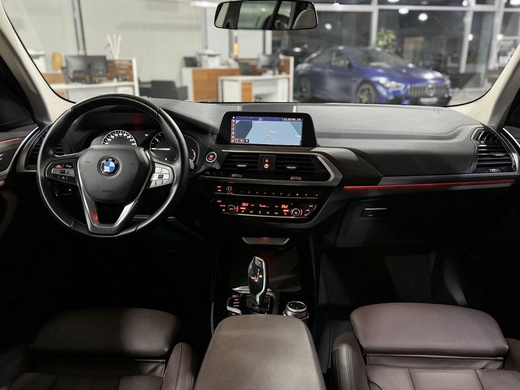 Fahrzeugabbildung BMW X3 xD20d LuxuryLine Kamera HiFi DAB Sport 19Zoll